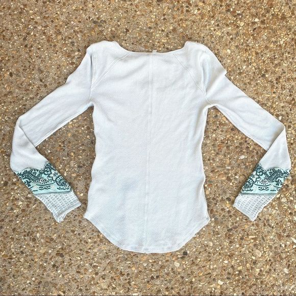 Free People We the Free Bandana Cuff Thermal Top Size M - Picture 8 of 9